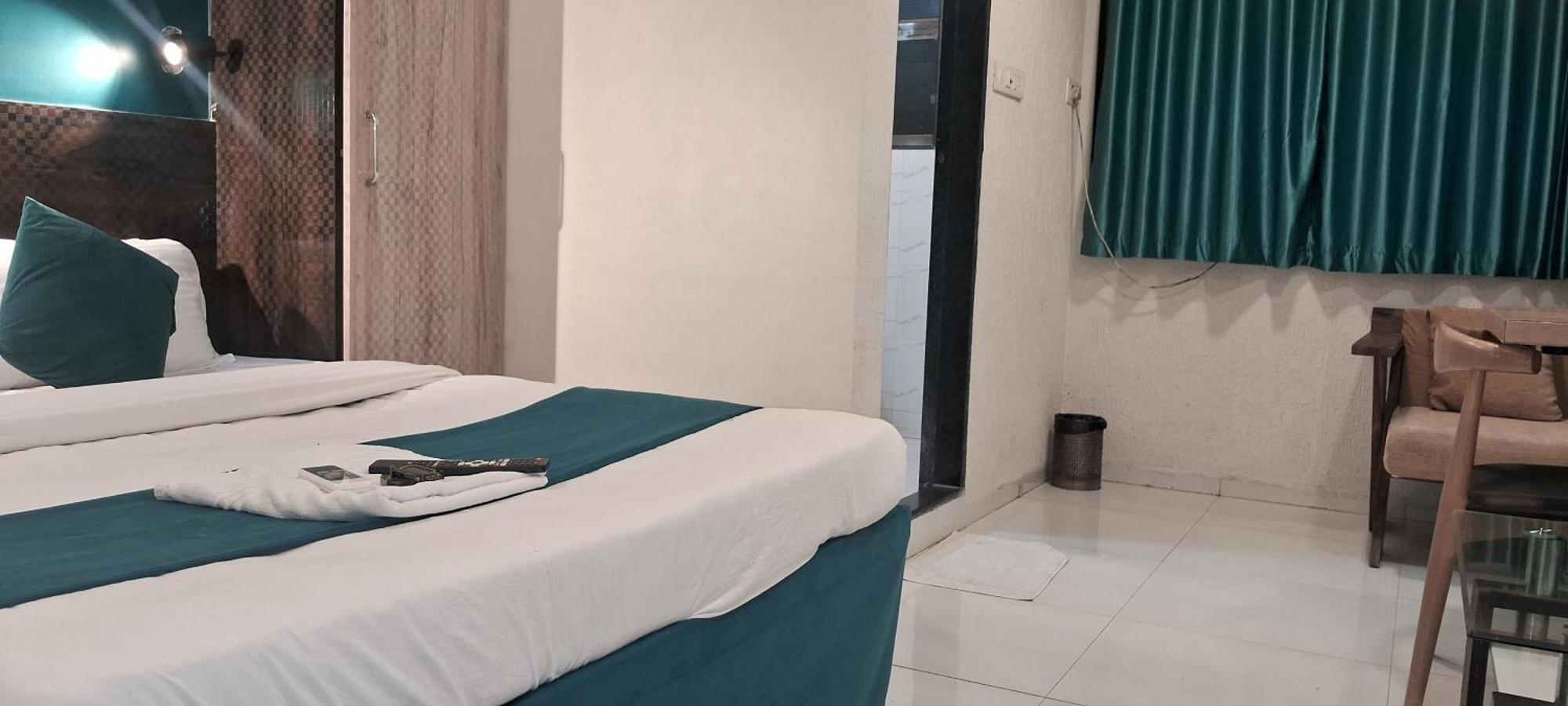 Shine Hospitality Group Bombaj